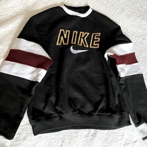 Vintage and iconic embroidered Nike sweatshirt